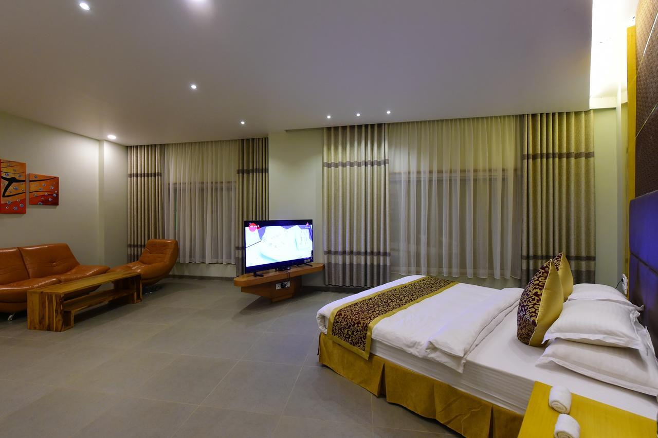 Hotel H - Sandhill Hotels Private Limited Ānand Eksteriør billede