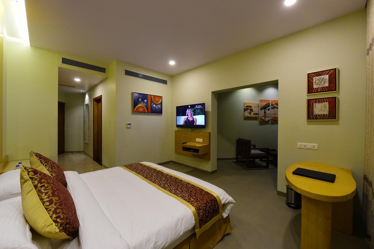 Hotel H - Sandhill Hotels Private Limited Ānand Eksteriør billede