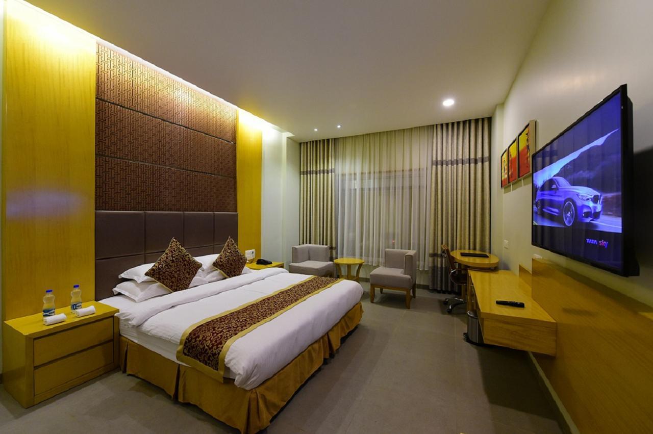 Hotel H - Sandhill Hotels Private Limited Ānand Eksteriør billede
